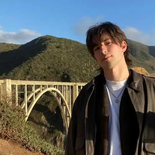 6686体育初级作者Calvin