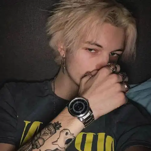 6686体育app铁牌作者Riley